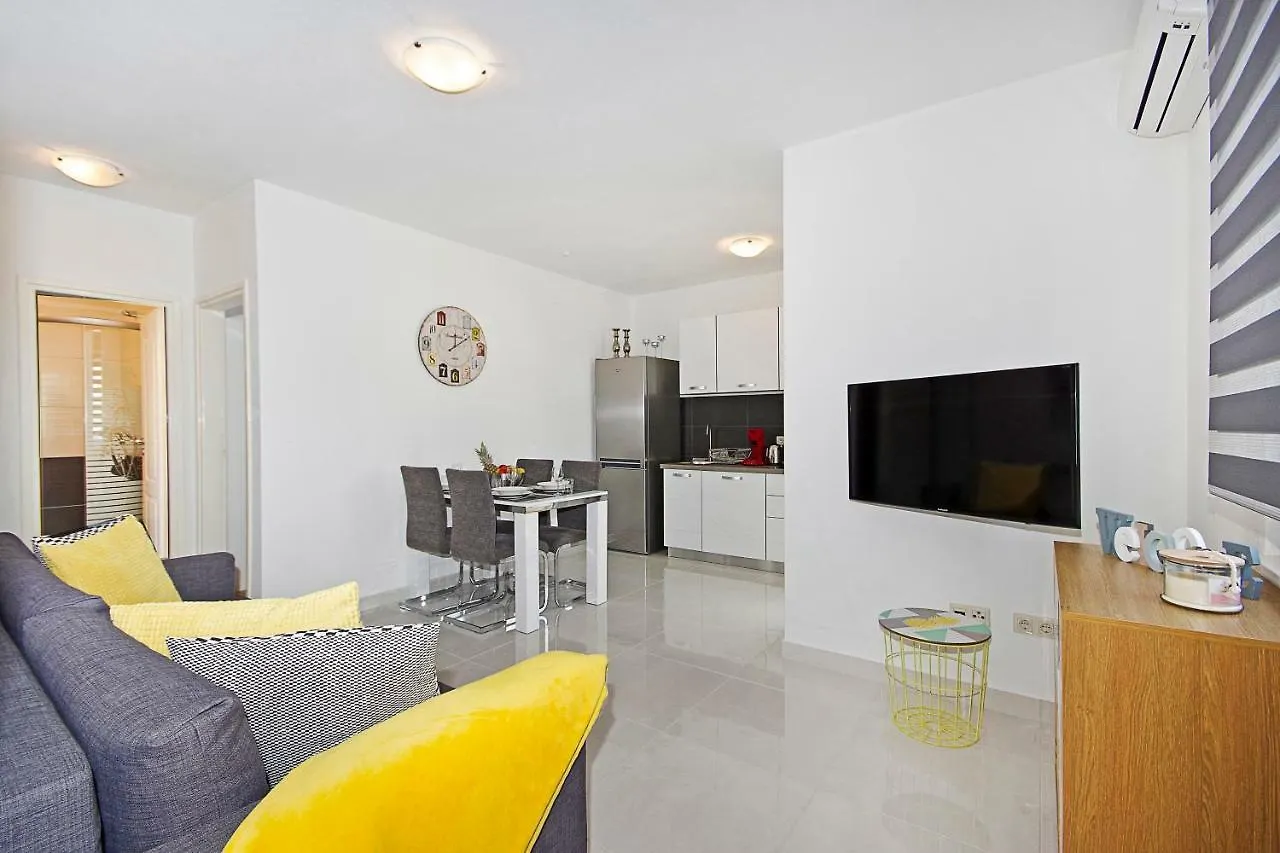 Irma Trogir Apartment