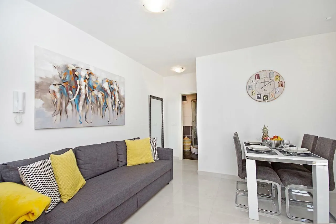 Irma Trogir Daire